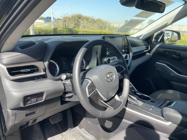 2022 Toyota Highlander LE