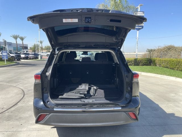 2022 Toyota Highlander LE