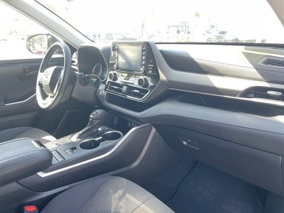 2022 Toyota Highlander LE