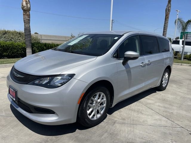 2022 Chrysler Voyager LX