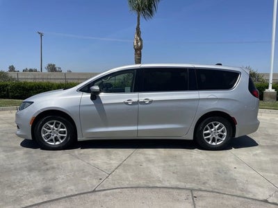 2022 Chrysler Voyager LX