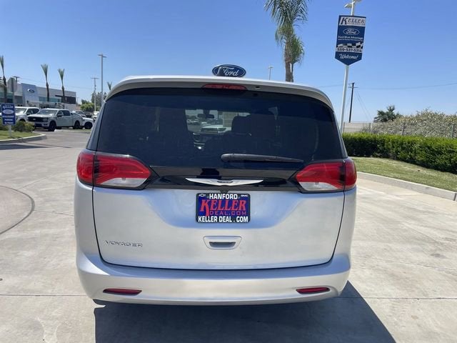 2022 Chrysler Voyager LX