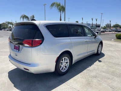 2022 Chrysler Voyager LX