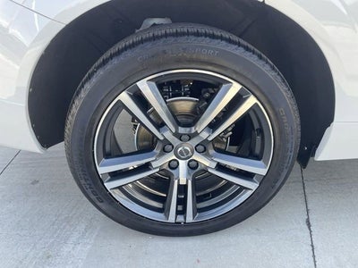 2019 Volvo XC60 T5 Momentum