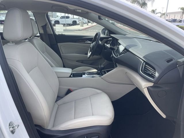 2019 Buick Regal TourX Essence