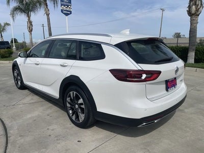 2019 Buick Regal TourX Essence