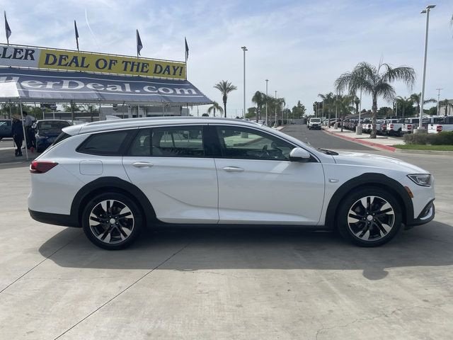2019 Buick Regal TourX Essence